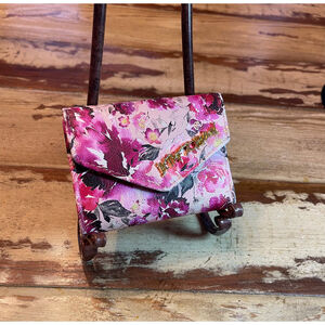 BETSEY JOHNSON | Floral Wallet One Size Pink Black